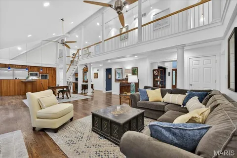 $949,900 | 18032 Turkey Bend Drive, Wildwood, MO 63038