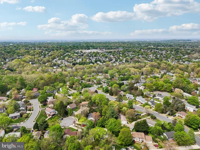 a picture of a bench in the back