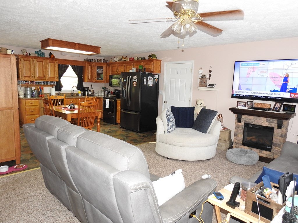 5313 Ivanhoe Road Fries, VA 24330 - Photo 6 of 47 Gallery Image 6