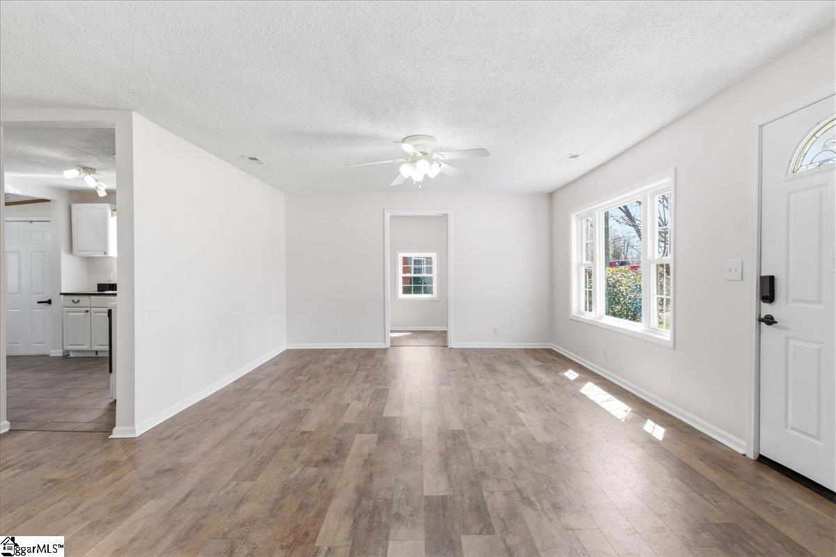 112 Newry Road Seneca, SC 29672 - Photo 2 of 16