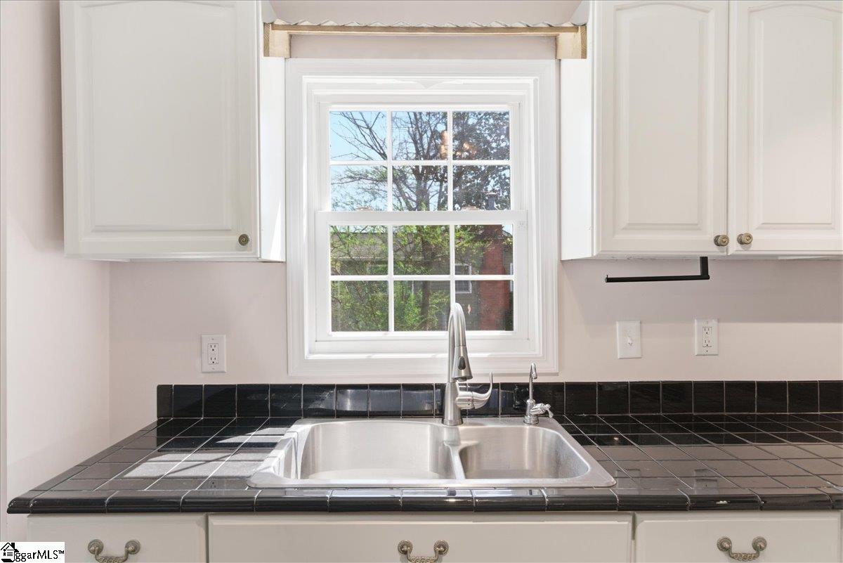 112 Newry Road Seneca, SC 29672 - Photo 6 of 16