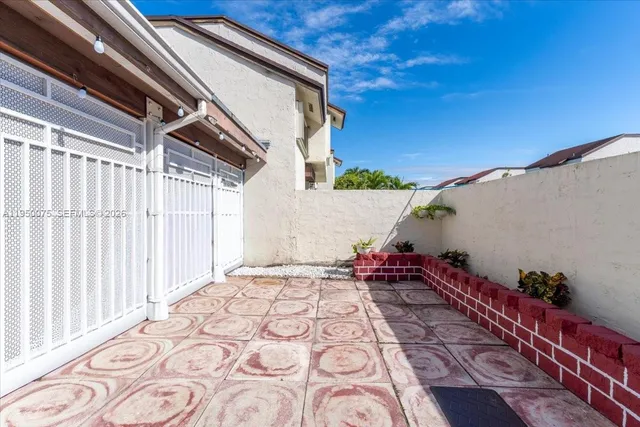 a view of empty room with windows