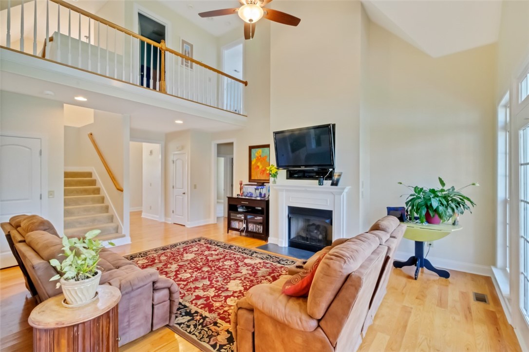 202 Edens Ridge Drive Six Mile, SC 29682 - Photo 2 of 37 Gallery Image 2