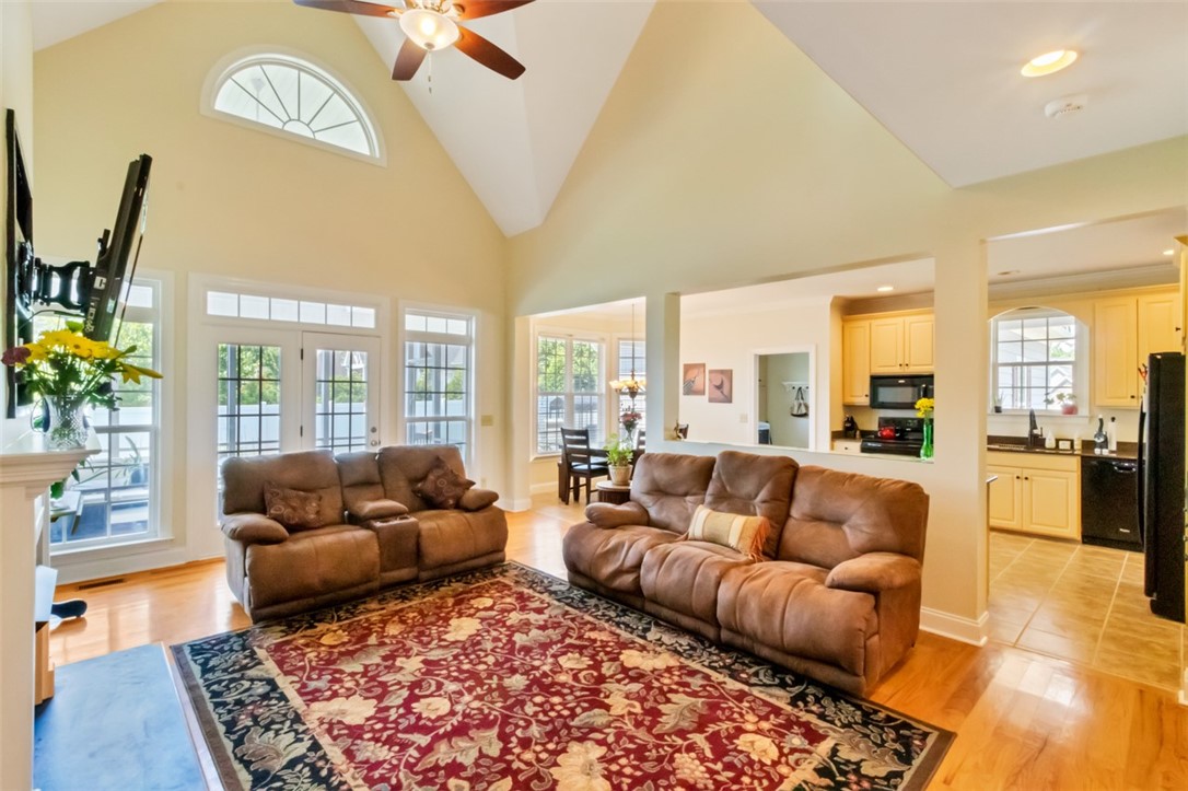 202 Edens Ridge Drive Six Mile, SC 29682 - Photo 3 of 37 Gallery Image 3