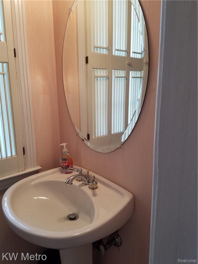 Entry Level Power Room