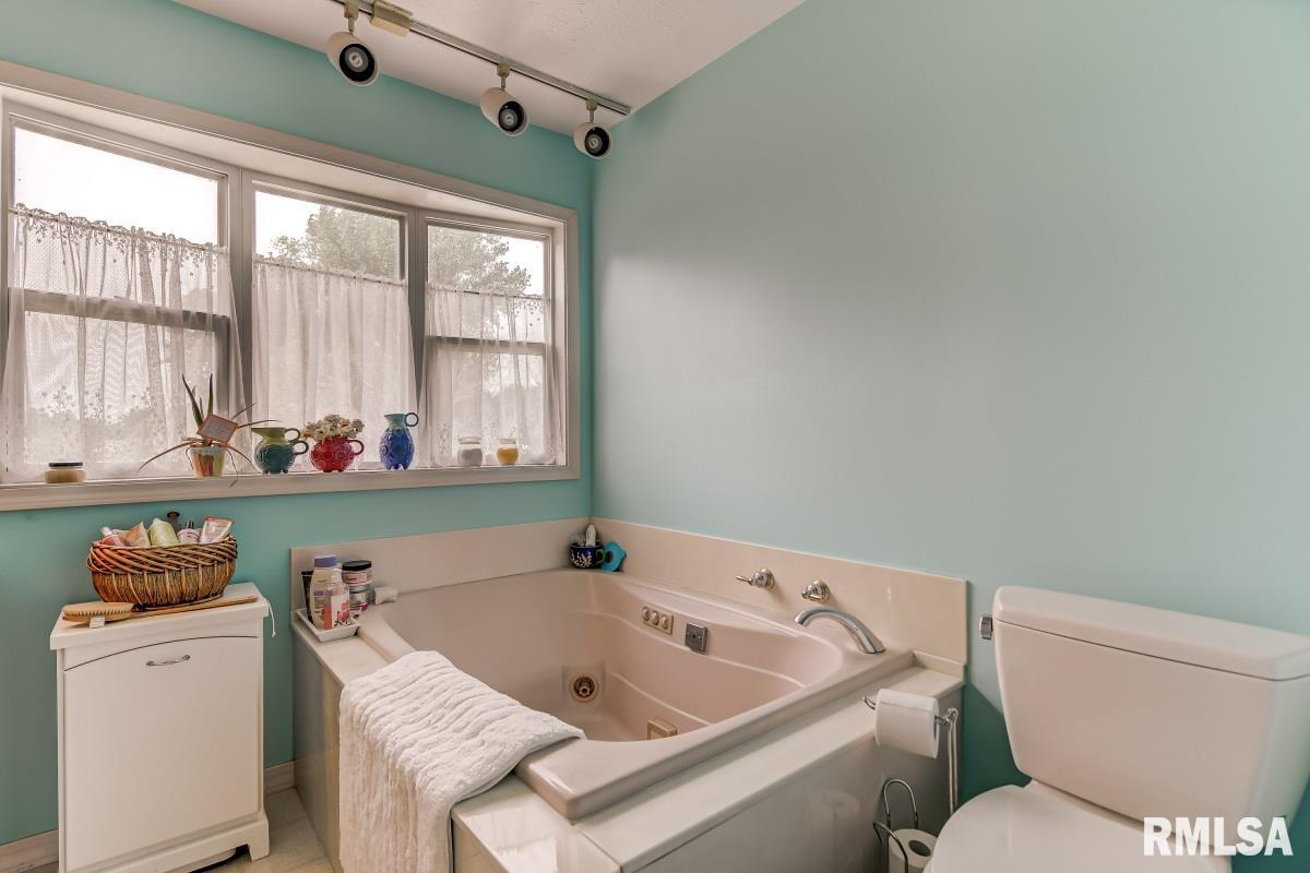 14363 Prairie Trail Athens, IL 62613 - Photo 16 of 35 Gallery Image 16