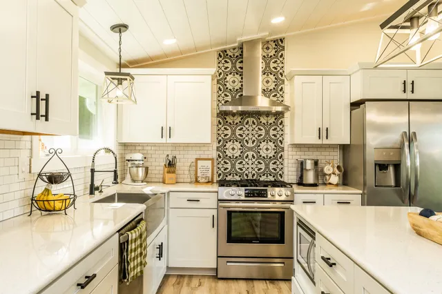 $799,000 | N2232 Peters Road, Sharon, WI 53585