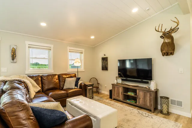 $799,000 | N2232 Peters Road, Sharon, WI 53585