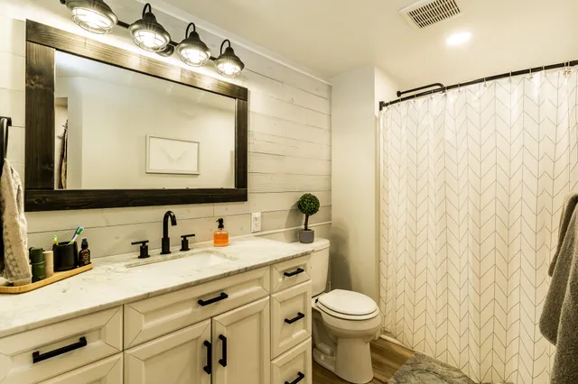 $799,000 | N2232 Peters Road, Sharon, WI 53585