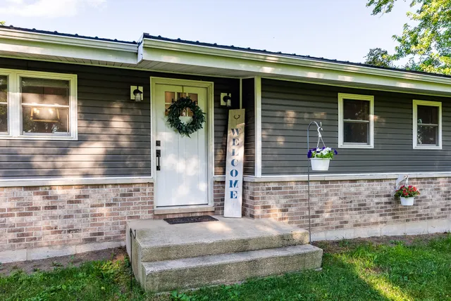 $799,000 | N2232 Peters Road, Sharon, WI 53585