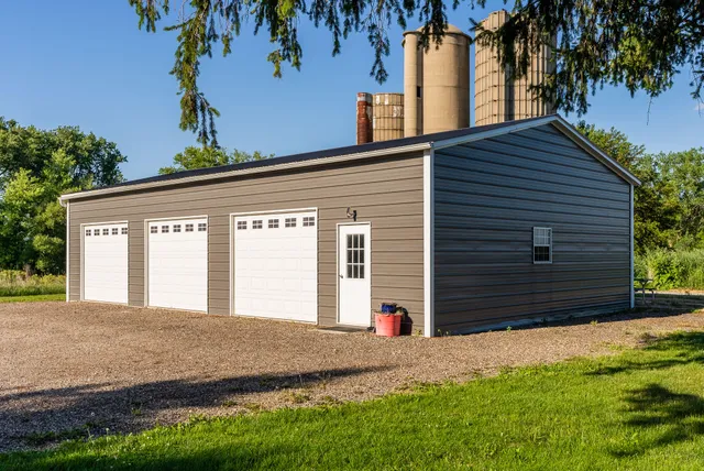 $799,000 | N2232 Peters Road, Sharon, WI 53585