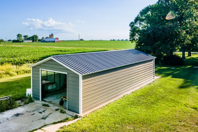 $799,000 | N2232 Peters Road, Sharon, WI 53585