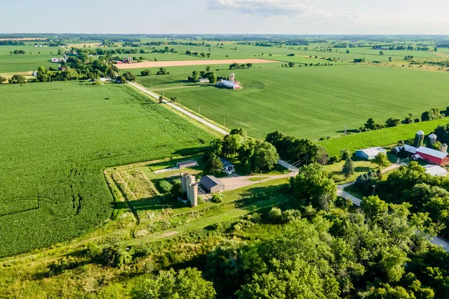 $799,000 | N2232 Peters Road, Sharon, WI 53585