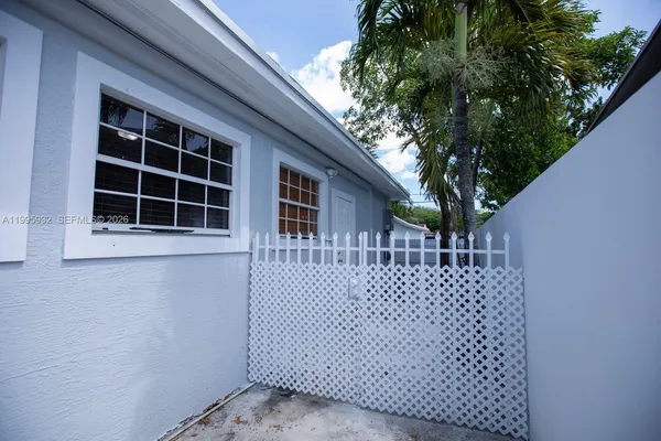 $1,750 | 2250 Northwest 103rd Street, Unit B, Miami, FL 33147