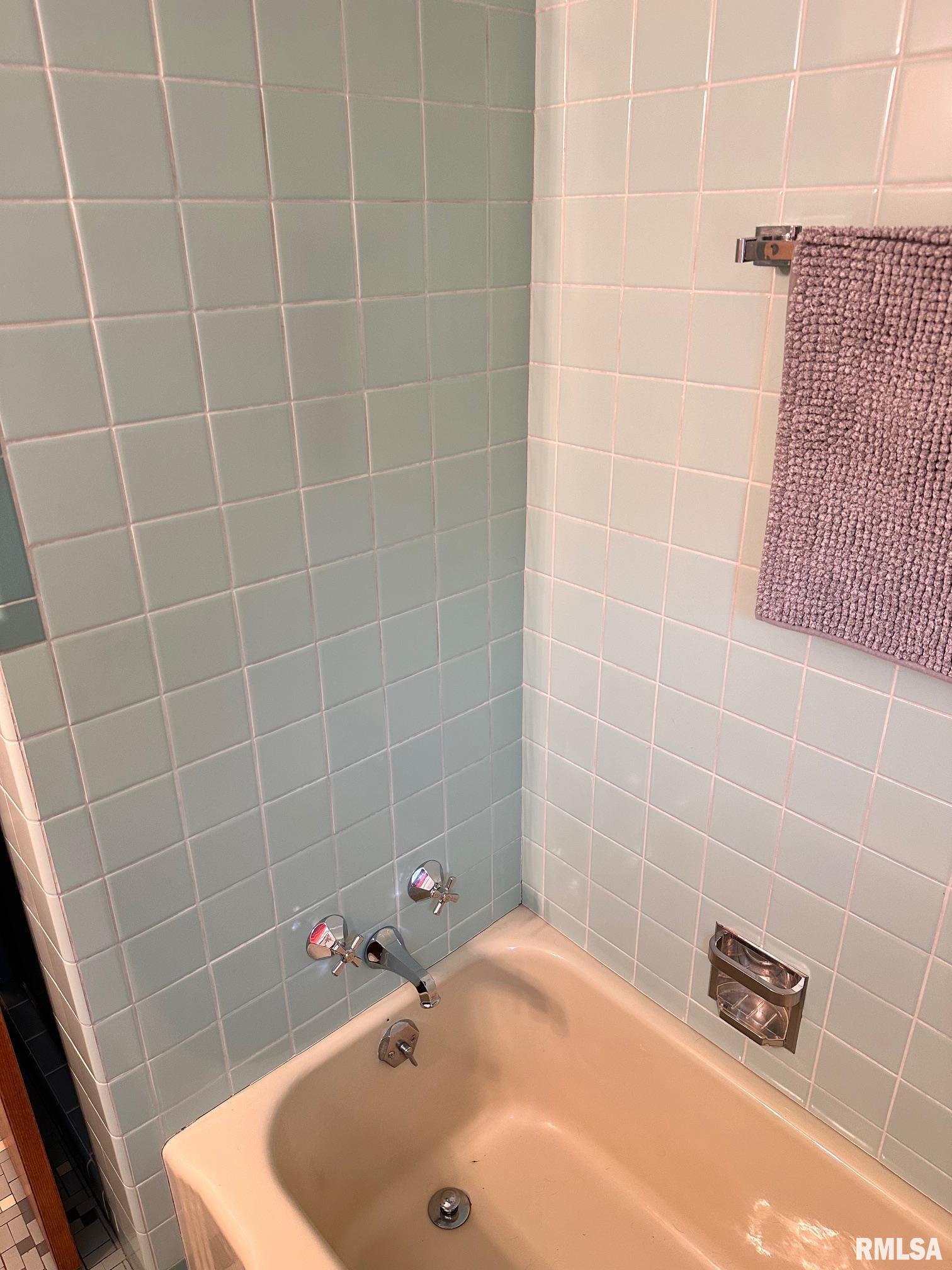 1906 Mound Road Jacksonville, IL 62650 - Photo 23 of 34 Gallery Image 23