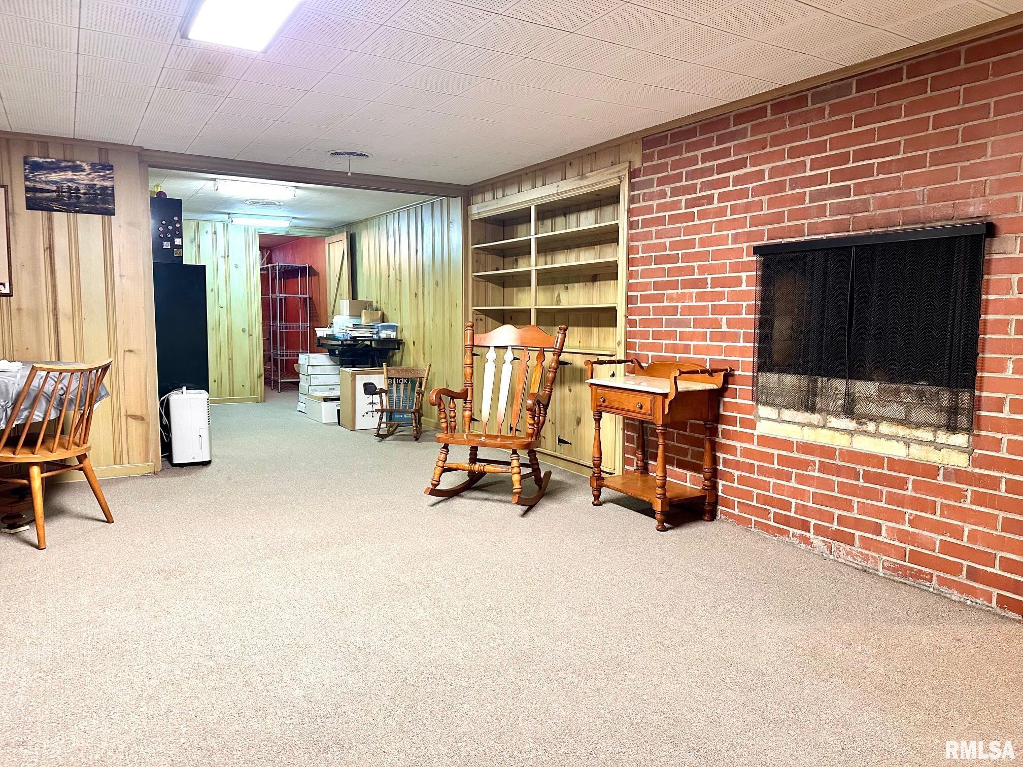 1906 Mound Road Jacksonville, IL 62650 - Photo 25 of 34 Gallery Image 25
