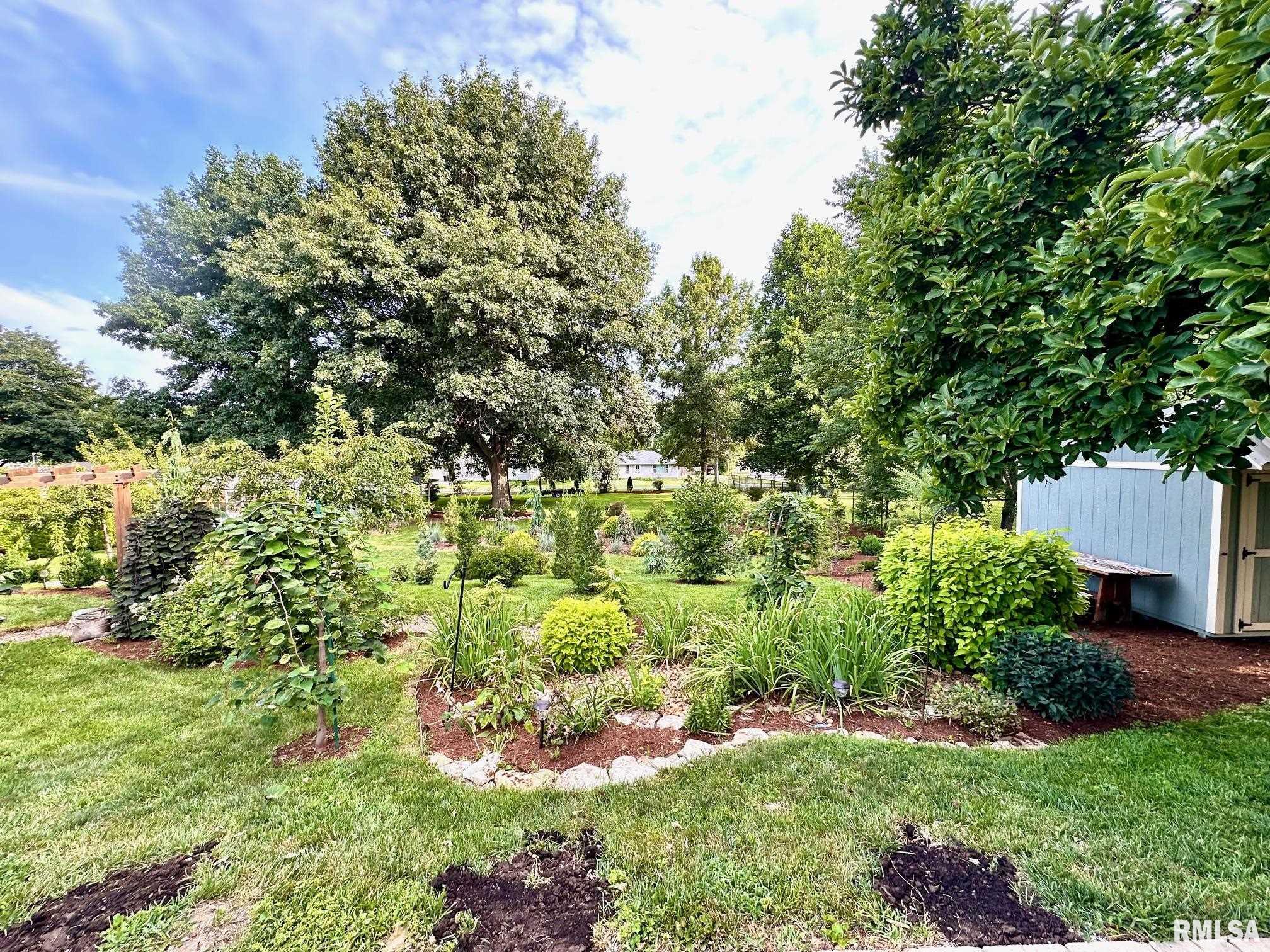 1906 Mound Road Jacksonville, IL 62650 - Photo 31 of 34 Gallery Image 31