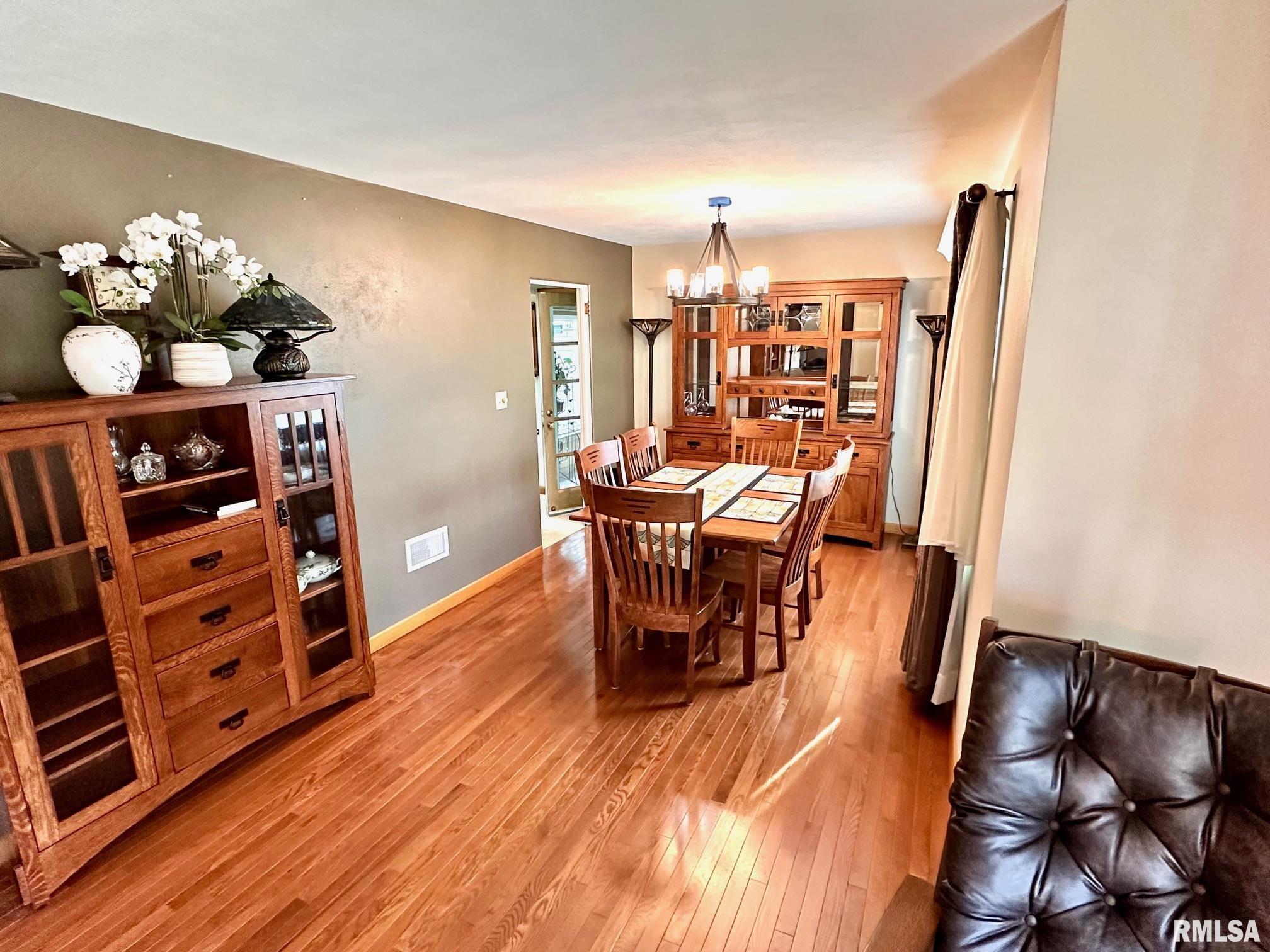 1906 Mound Road Jacksonville, IL 62650 - Photo 5 of 34 Gallery Image 5