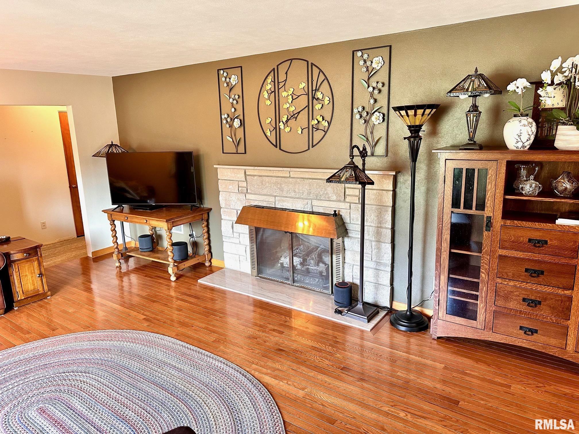 1906 Mound Road Jacksonville, IL 62650 - Photo 6 of 34 Gallery Image 6