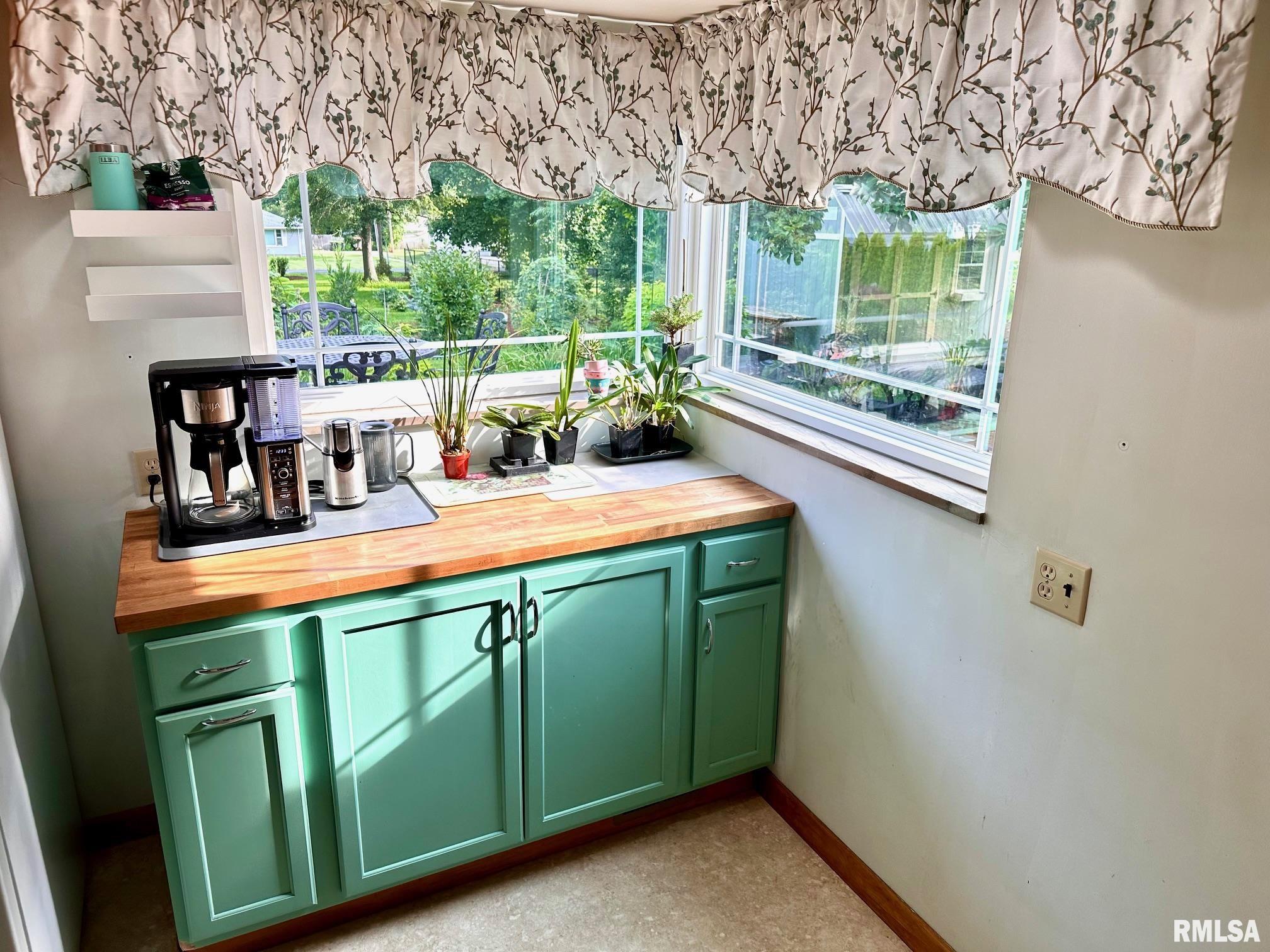1906 Mound Road Jacksonville, IL 62650 - Photo 10 of 34 Gallery Image 10