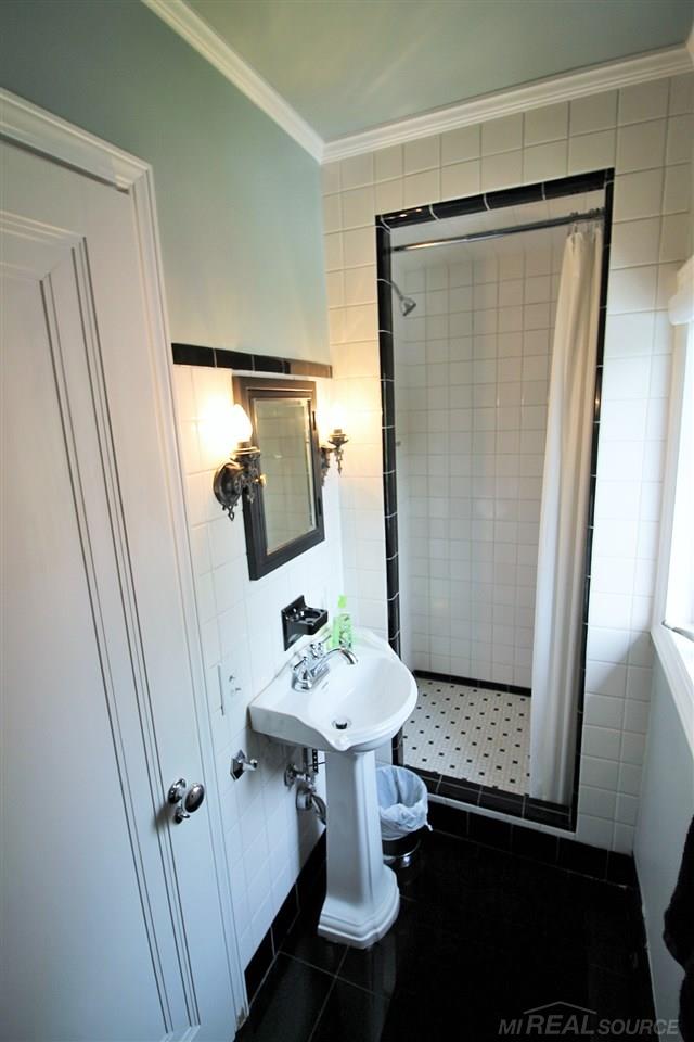 865 Trombley Road Grosse Pointe, MI 48230 - Photo 55 of 99 31348226-54.JPG