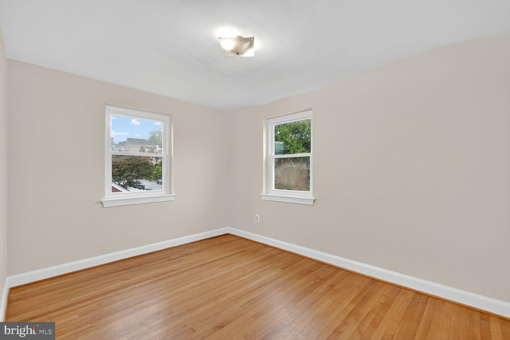 5021 25th Road North Arlington, VA 22207 - Photo 19 of 35 an empty room with a window
