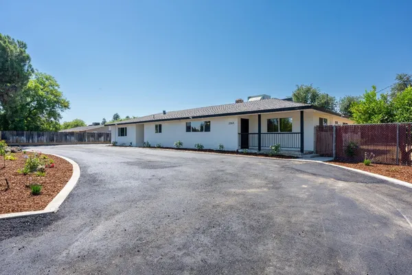 $699,900 | 2064 Ashlan Avenue, Clovis, CA 93611