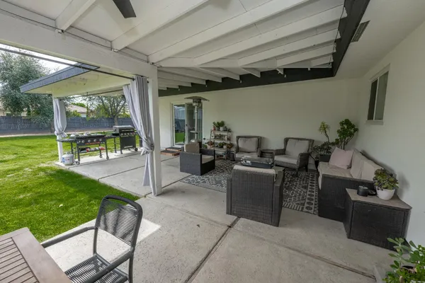 $699,900 | 2064 Ashlan Avenue, Clovis, CA 93611