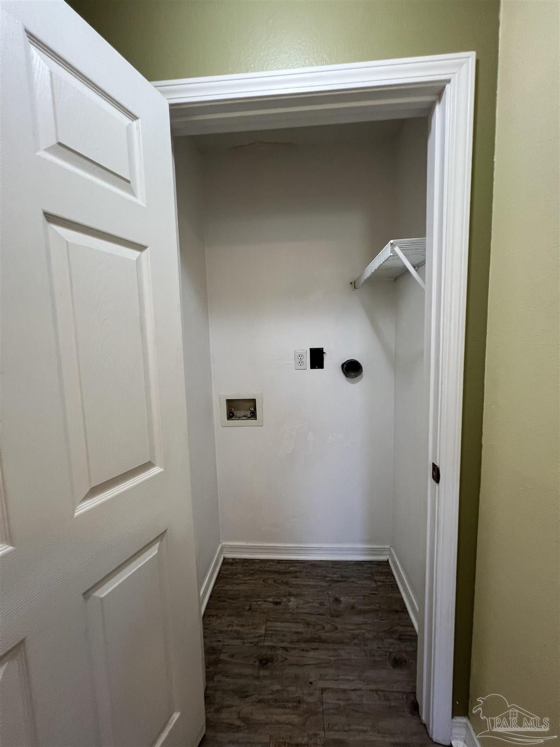 120 Nivana Drive Crestview, FL 32536 - Photo 7 of 20 a view of wooden door