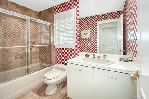 $965,000 | 5 Wyndham Close, White Plains, NY 10605