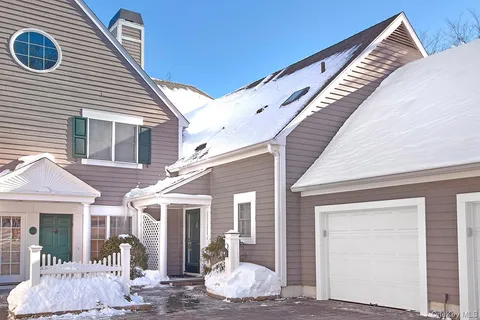 $965,000 | 5 Wyndham Close, White Plains, NY 10605