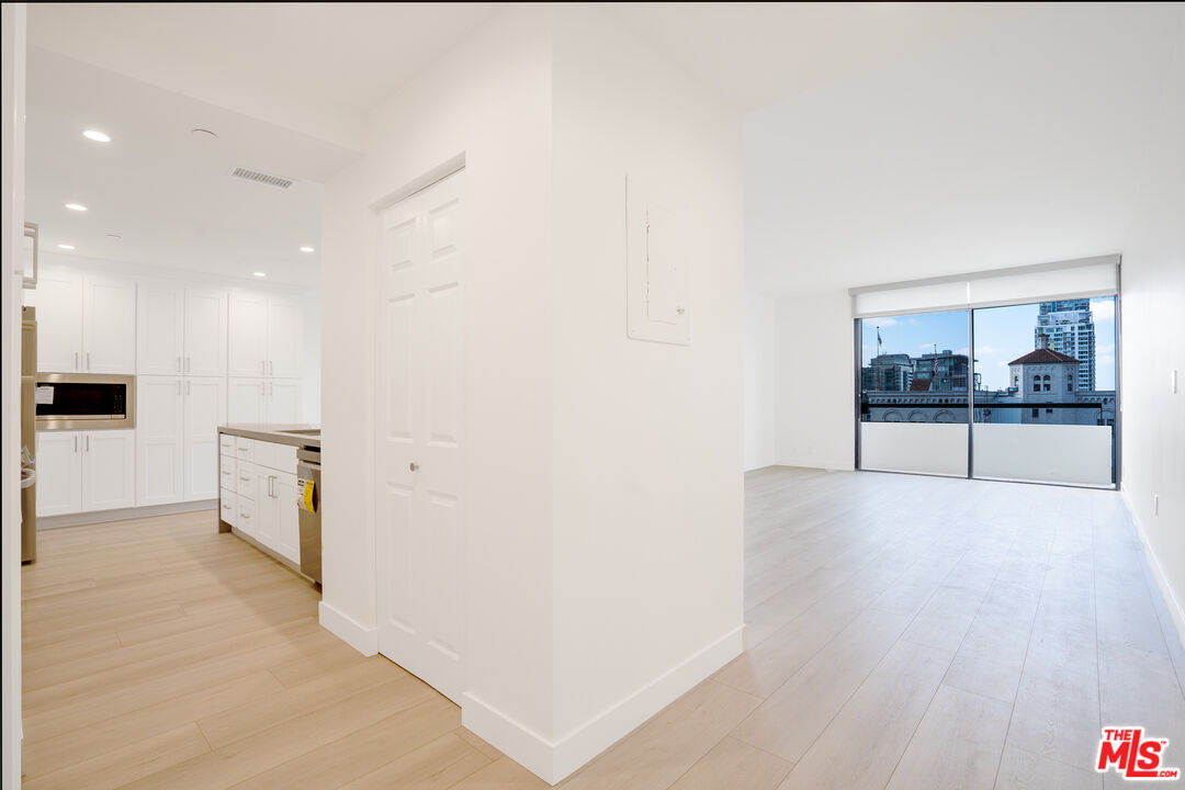 600 West 9th Street, Unit 1509 Los Angeles, CA 90015 - Photo 13 of 31