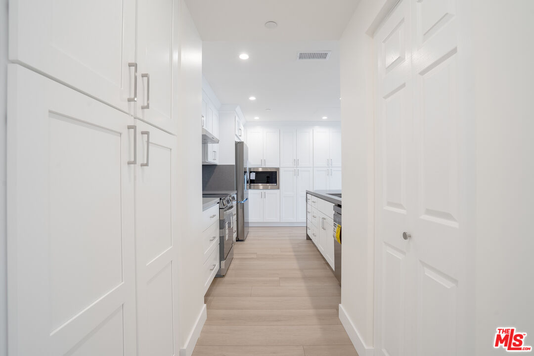 600 West 9th Street, Unit 1509 Los Angeles, CA 90015 - Photo 14 of 31