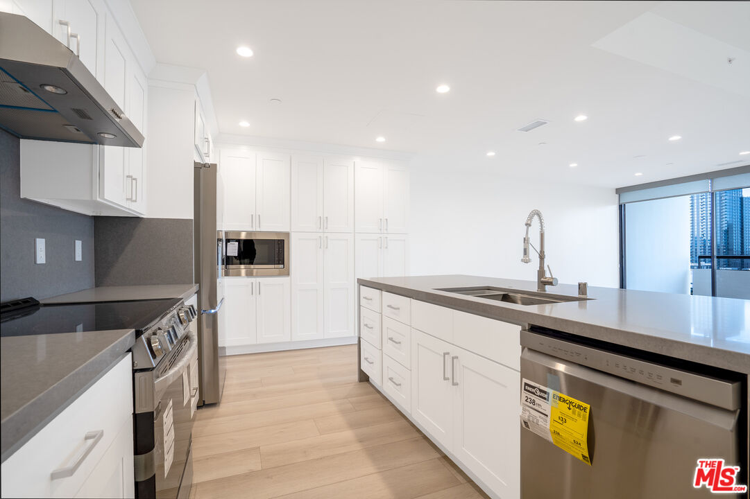 600 West 9th Street, Unit 1509 Los Angeles, CA 90015 - Photo 16 of 31