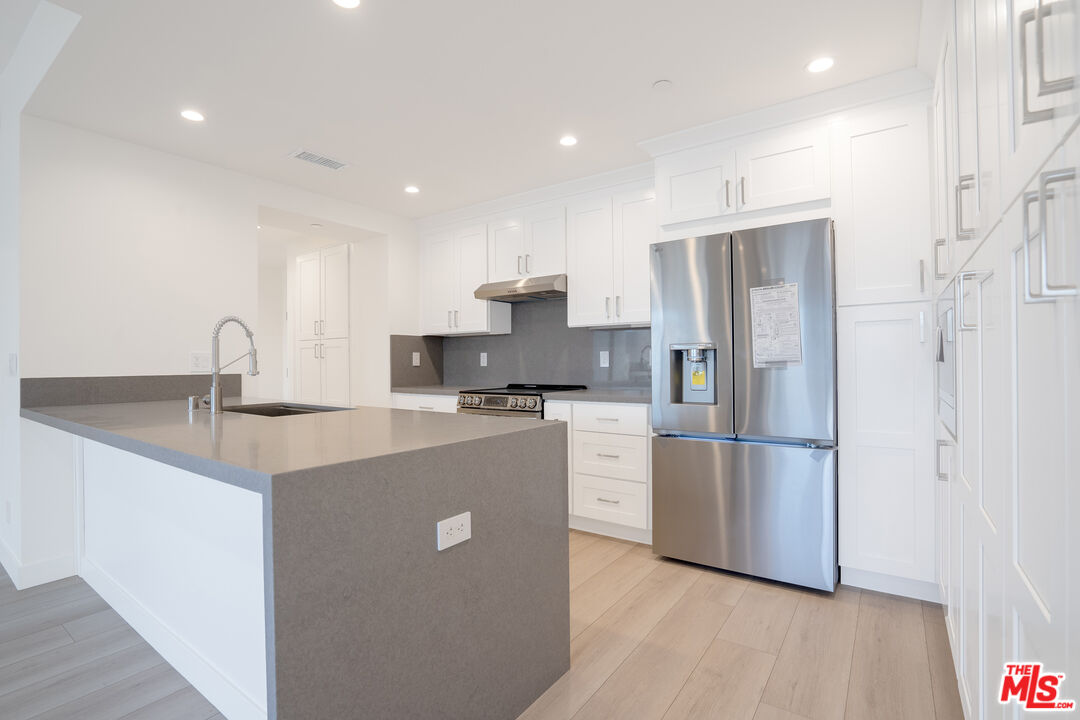 600 West 9th Street, Unit 1509 Los Angeles, CA 90015 - Photo 17 of 31