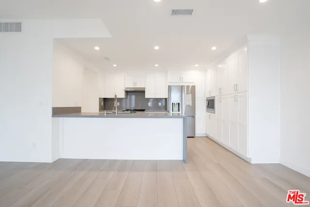 $5,000 | 600 West 9th Street, Unit 1509, Los Angeles, CA 90015