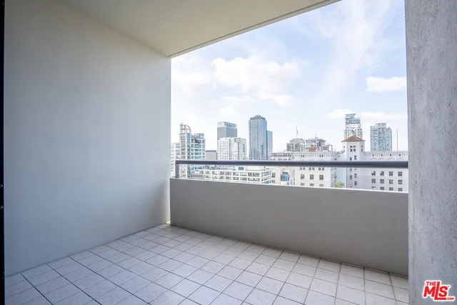 $5,000 | 600 West 9th Street, Unit 1509, Los Angeles, CA 90015