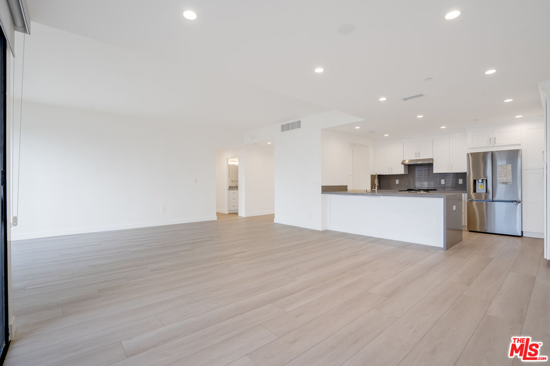 600 West 9th Street, Unit 1509 Los Angeles, CA 90015 - Photo 6 of 31