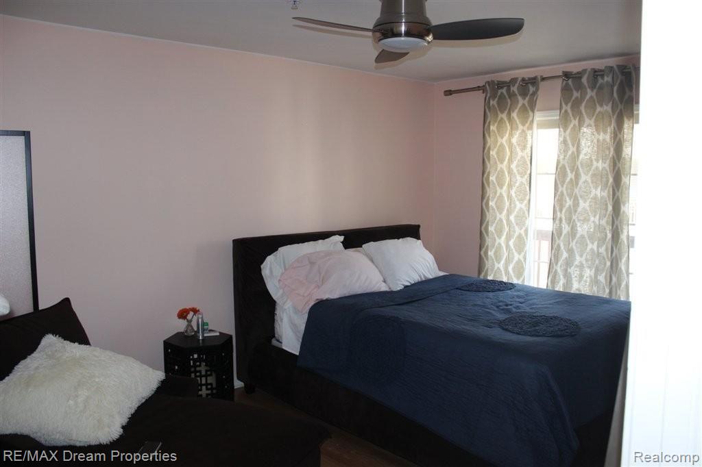 16846 Farmington Road, Unit 51 Livonia, MI 48154 - Photo 4 of 8 Bedroom