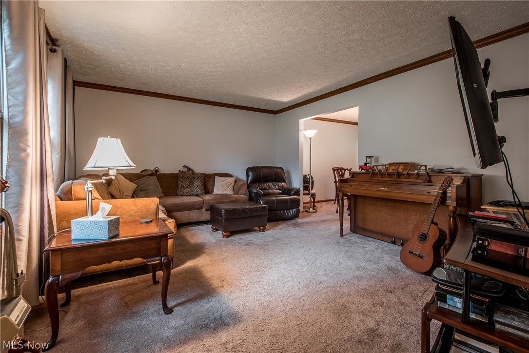 4855 Ridgeside Circle Southeast Canton, OH 44707 - Photo 5 of 20 Living room