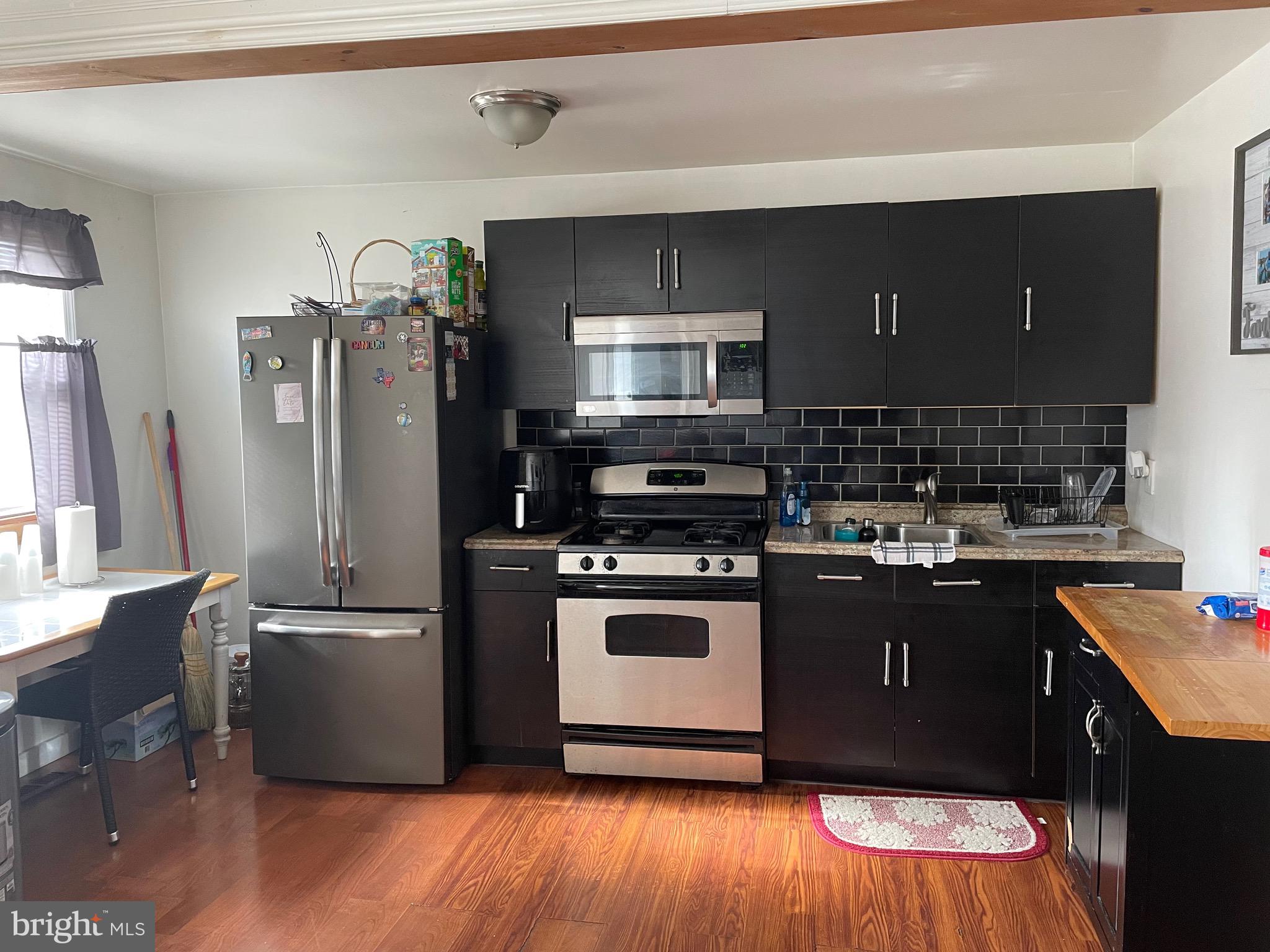 923 Burnside Road Sharon Hill, PA 19079 - Photo 2 of 12 Kitchen; all appliances included!