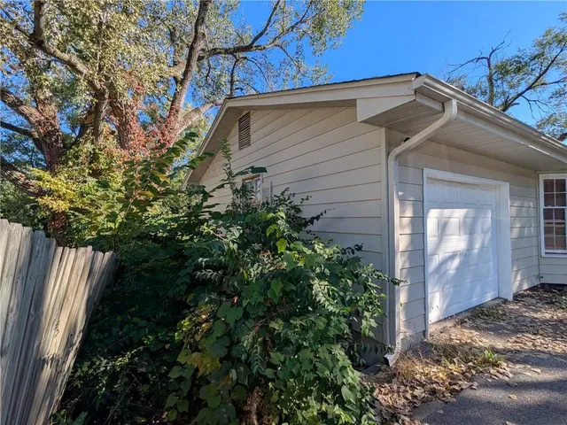 $159,900 | 5709 Elm Avenue, Raytown, MO 64133