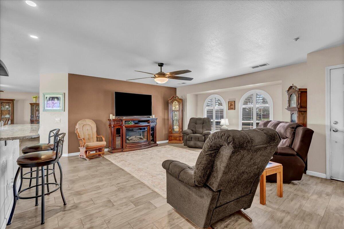 2166 Morris Court Exeter, CA 93221 - Photo 6 of 39 09-09
