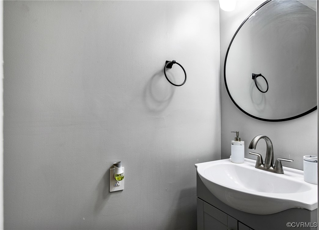 10111 Cattail Road Chesterfield, VA 23838 - Photo 14 of 31 a bathroom with a sink and a mirror