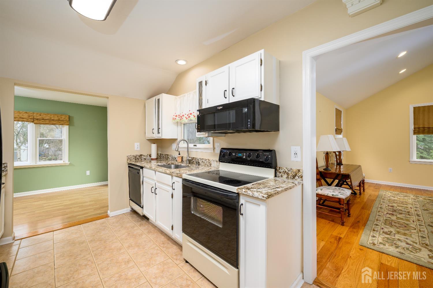 65 Wilson Road Somerset, NJ 08873 - Photo 9 of 31