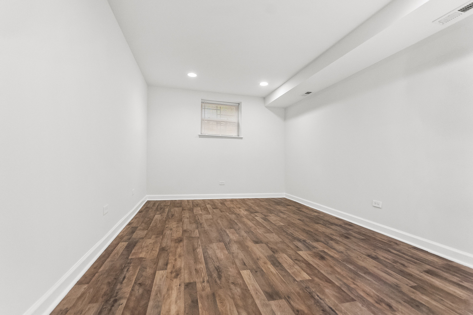 1628 West Juneway Terrace, Unit 1 Chicago, IL 60626 - Photo 28 of 49 a view of a room with wooden floor