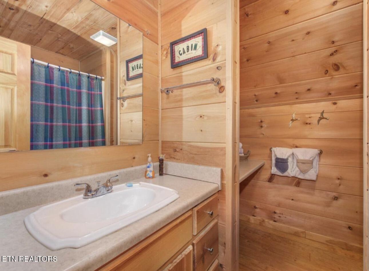 2145 Stillhouse Road Dandridge, TN 37725 - Photo 32 of 36 Upstairs Full Bathroom