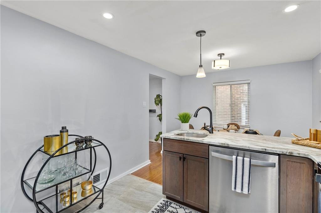 4131 Beehner Road Pittsburgh, PA 15217 - Photo 12 of 22 Gallery Image 12