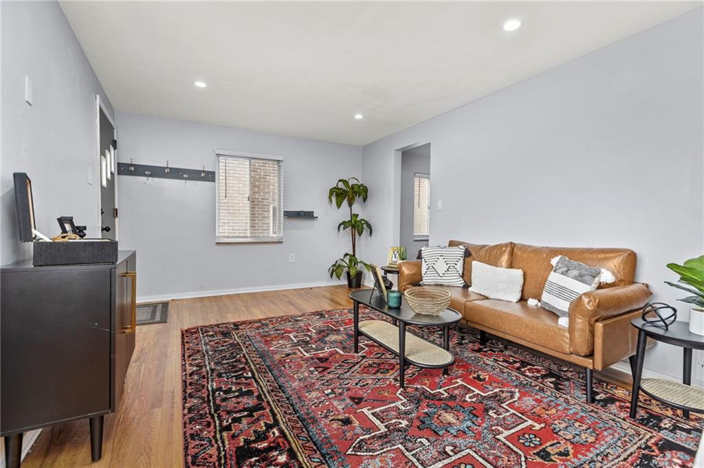 4131 Beehner Road Pittsburgh, PA 15217 - Photo 4 of 22 Gallery Image 4