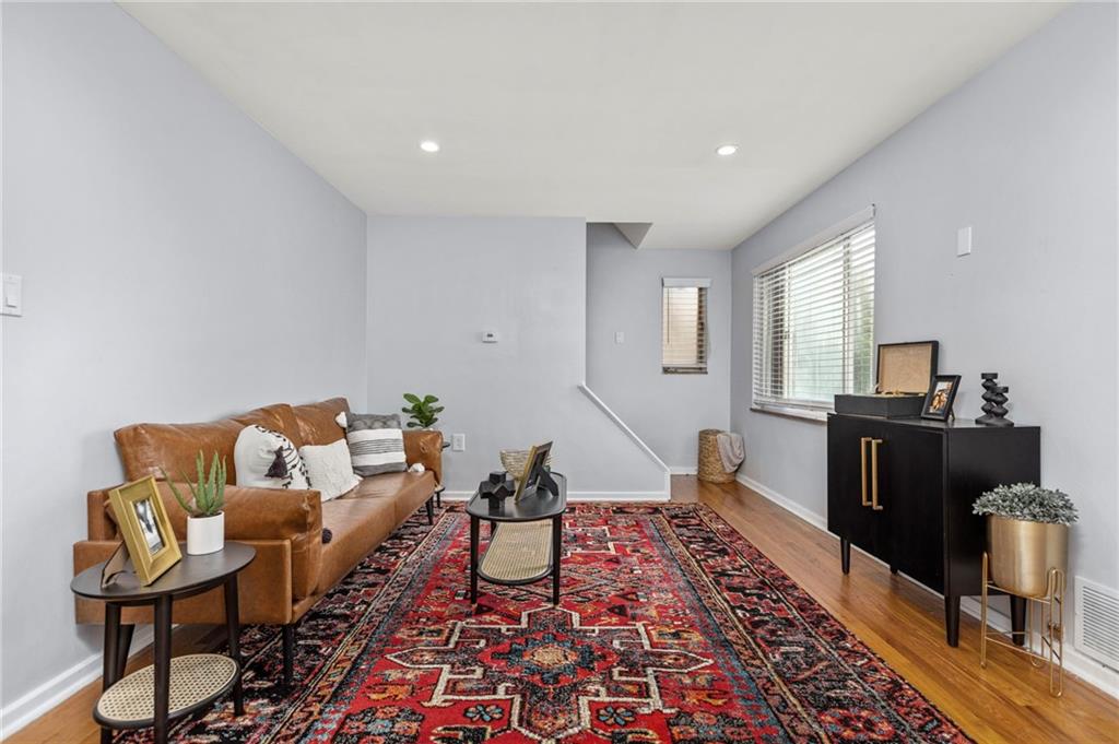 4131 Beehner Road Pittsburgh, PA 15217 - Photo 6 of 22 Gallery Image 6